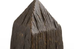Waku, Obelisk, Bruin, L